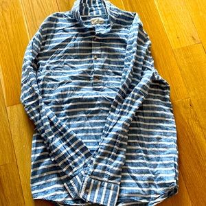 Hardly Worn Men’s “Marge” Marine Layer linen 1/4 button down in blue/white!